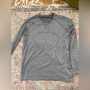 Lululemon Athletica Gray Long Sleeve Tee